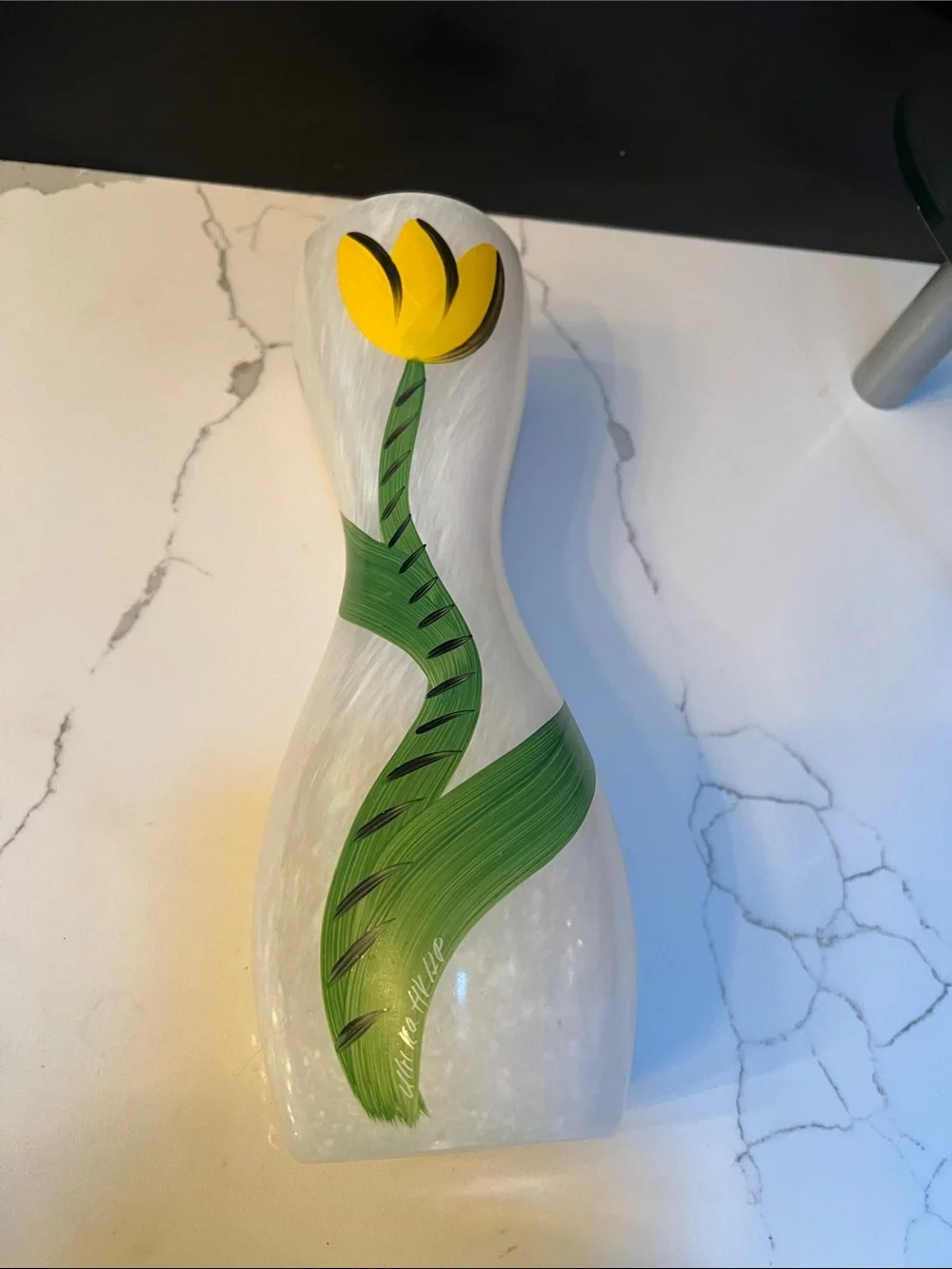 Kosta Boda Tulipa Art Vase designed by Ulrica Hydman-Vallien 10.25”